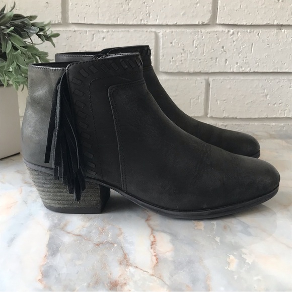 Clarks Gelata Flora Black Fringe Ankle Boots Leather Women's Size 8.5 - Picture 3 of 12